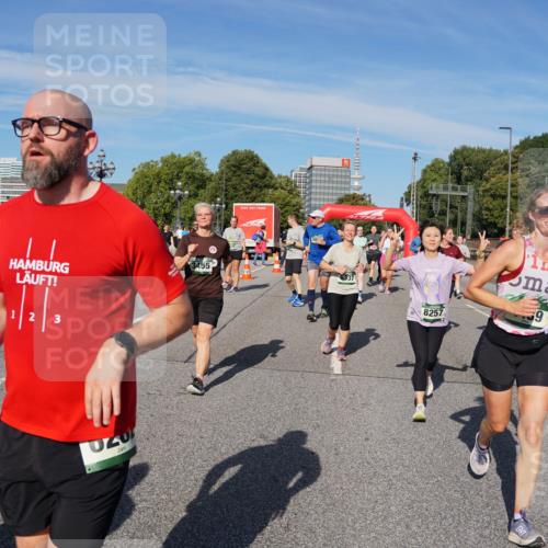 07.09.2025 - BARMER Alsterlauf Yannick Fuchs http://msf.ph/oto/8827615 07.09.2025 10:10:22 Laufen 1, 2, 3, 3455, 020, 8257 meine-sportfotos.de