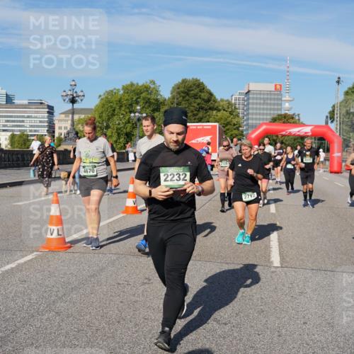 07.09.2025 - BARMER Alsterlauf Yannick Fuchs http://msf.ph/oto/8827639 07.09.2025 10:10:27 Laufen 4670, 2232, 2129, 2712, 4553 meine-sportfotos.de