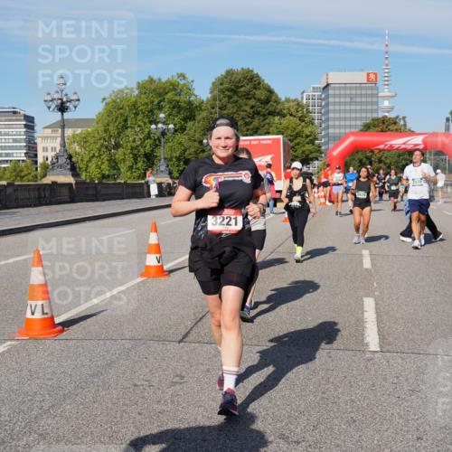07.09.2025 - BARMER Alsterlauf Yannick Fuchs http://msf.ph/oto/8827670 07.09.2025 10:10:34 Laufen 3221, 2929, 2930 meine-sportfotos.de
