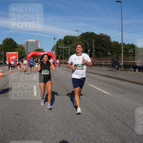 07.09.2025 - BARMER Alsterlauf Yannick Fuchs http://msf.ph/oto/8827685 07.09.2025 10:10:39 Laufen 2929, 2930 meine-sportfotos.de
