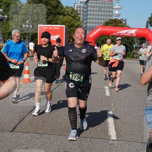 07.09.2025 - BARMER Alsterlauf Yannick Fuchs http://msf.ph/oto/8827731 07.09.2025 10:10:52 Laufen 94, 5291, 6345, 3736, 5134, 5271, 4177 meine-sportfotos.de