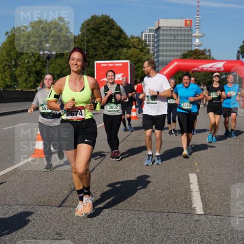 07.09.2025 - BARMER Alsterlauf Yannick Fuchs http://msf.ph/oto/8827793 07.09.2025 10:11:09 Laufen 5761, 3243, 5280, 3002, 452, 2674, 2736, 303 meine-sportfotos.de
