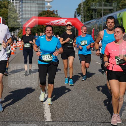 07.09.2025 - BARMER Alsterlauf Yannick Fuchs http://msf.ph/oto/8827798 07.09.2025 10:11:10 Laufen 50, 5761, 3243, 5280, 36, 3132 meine-sportfotos.de