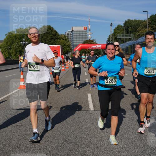 07.09.2025 - BARMER Alsterlauf Yannick Fuchs http://msf.ph/oto/8827805 07.09.2025 10:11:11 Laufen 3002, 5761, 3243, 5280, 5281, 70 meine-sportfotos.de