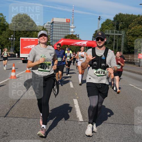 07.09.2025 - BARMER Alsterlauf Yannick Fuchs http://msf.ph/oto/8827828 07.09.2025 10:11:23 Laufen 4879, 10, 6266, 4878, 56 meine-sportfotos.de