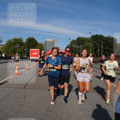 07.09.2025 - BARMER Alsterlauf Yannick Fuchs http://msf.ph/oto/8827848 07.09.2025 10:11:26 Laufen 2698, 6265, 6266, 2651, 36 meine-sportfotos.de