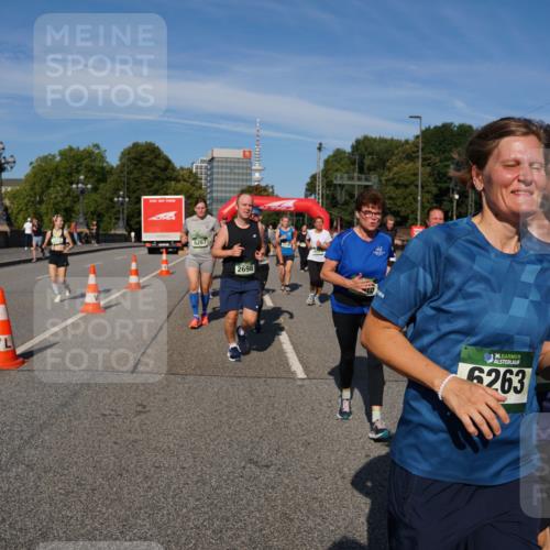 07.09.2025 - BARMER Alsterlauf Yannick Fuchs http://msf.ph/oto/8827855 07.09.2025 10:11:27 Laufen 6267, 2698, 36, 6263 meine-sportfotos.de