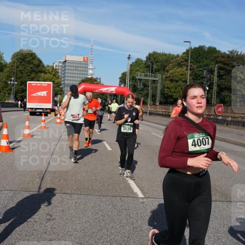 07.09.2025 - BARMER Alsterlauf Yannick Fuchs http://msf.ph/oto/8827900 07.09.2025 10:11:36 Laufen 5631, 4473, 3539, 36, 4007 meine-sportfotos.de