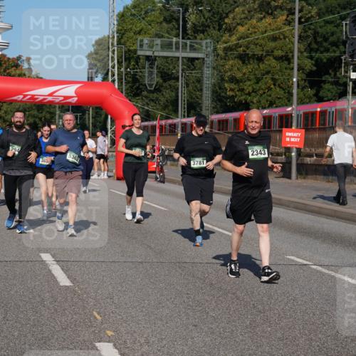 07.09.2025 - BARMER Alsterlauf Yannick Fuchs http://msf.ph/oto/8827938 07.09.2025 10:11:46 Laufen 4221, 342, 3430, 294, 5362, 36, 3781, 2343 meine-sportfotos.de