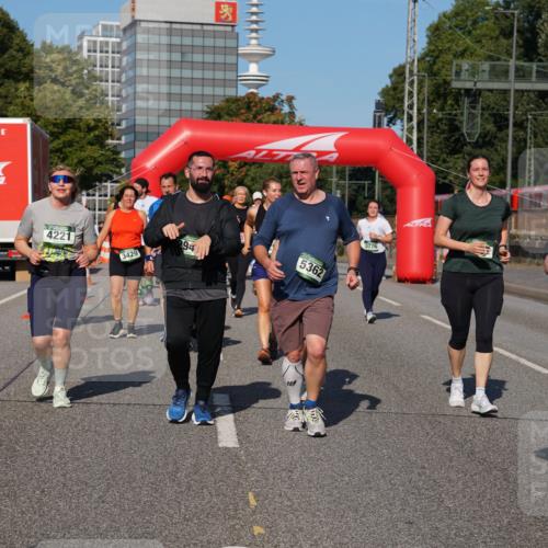 07.09.2025 - BARMER Alsterlauf Yannick Fuchs http://msf.ph/oto/8827944 07.09.2025 10:11:48 Laufen 4221, 94, 3429, 5362, 3776, 3781 meine-sportfotos.de