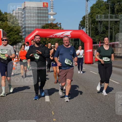 07.09.2025 - BARMER Alsterlauf Yannick Fuchs http://msf.ph/oto/8827946 07.09.2025 10:11:48 Laufen 4221, 2943, 5362, 3429, 3776, 2407, 781 meine-sportfotos.de