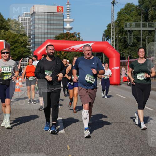 07.09.2025 - BARMER Alsterlauf Yannick Fuchs http://msf.ph/oto/8827947 07.09.2025 10:11:48 Laufen 4221, 3429, 240, 37, 776, 294, 5362 meine-sportfotos.de