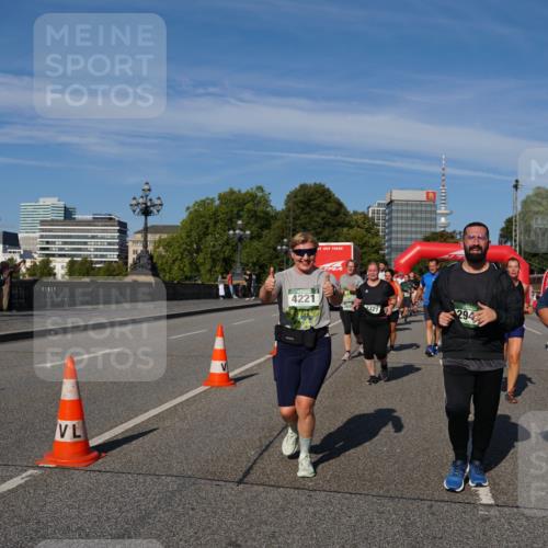 07.09.2025 - BARMER Alsterlauf Yannick Fuchs http://msf.ph/oto/8827956 07.09.2025 10:11:51 Laufen 4221, 294, 5362, 617 meine-sportfotos.de