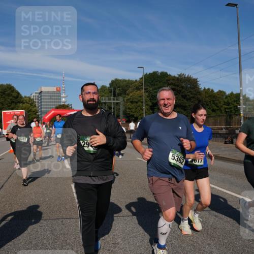 07.09.2025 - BARMER Alsterlauf Yannick Fuchs http://msf.ph/oto/8827963 07.09.2025 10:11:52 Laufen 35, 221, 2321, 3429, 29, 5362, 3617, 2407 meine-sportfotos.de