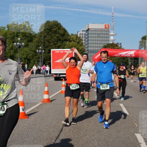07.09.2025 - BARMER Alsterlauf Yannick Fuchs http://msf.ph/oto/8827976 07.09.2025 10:11:54 Laufen 36, 36, 2690, 6065, 3429, 3430, 2974 meine-sportfotos.de