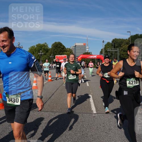 07.09.2025 - BARMER Alsterlauf Yannick Fuchs http://msf.ph/oto/8827990 07.09.2025 10:11:58 Laufen 6065, 3430, 4209, 4210, 974 meine-sportfotos.de