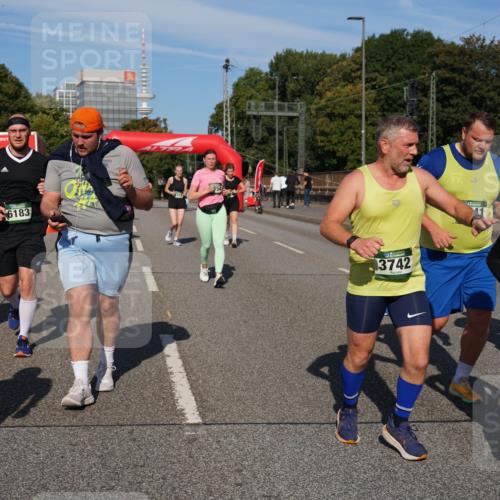 07.09.2025 - BARMER Alsterlauf Yannick Fuchs http://msf.ph/oto/8828000 07.09.2025 10:12:01 Laufen 2961, 6183, 3742, 5608 meine-sportfotos.de