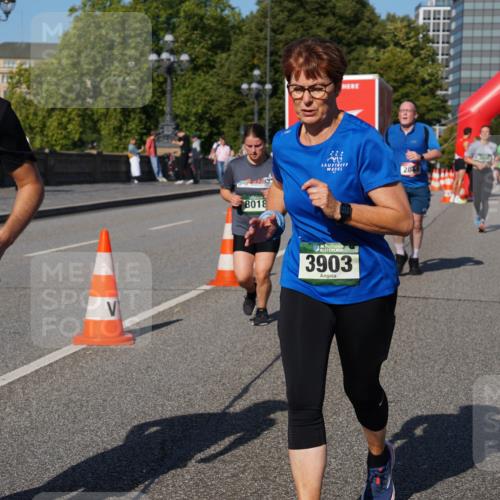 07.09.2025 - BARMER Alsterlauf Yannick Fuchs http://msf.ph/oto/8828021 07.09.2025 10:12:06 Laufen 8222, 8018, 3903, 2849 meine-sportfotos.de