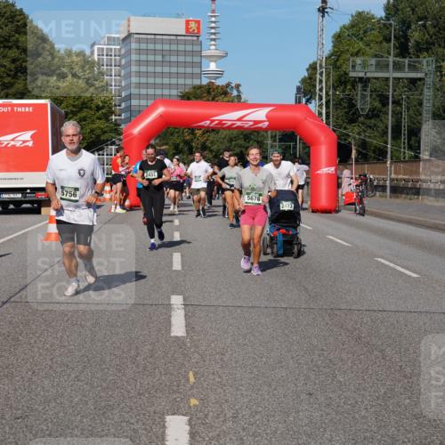 07.09.2025 - BARMER Alsterlauf Yannick Fuchs http://msf.ph/oto/8828052 07.09.2025 10:12:21 Laufen 5756, 2431, 316, 5676, 2473 meine-sportfotos.de