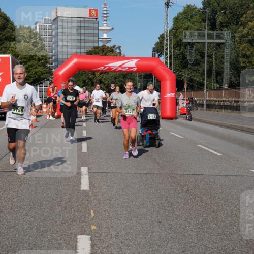 07.09.2025 - BARMER Alsterlauf Yannick Fuchs http://msf.ph/oto/8828055 07.09.2025 10:12:22 Laufen 5756, 2431, 3127, 5676, 2473 meine-sportfotos.de
