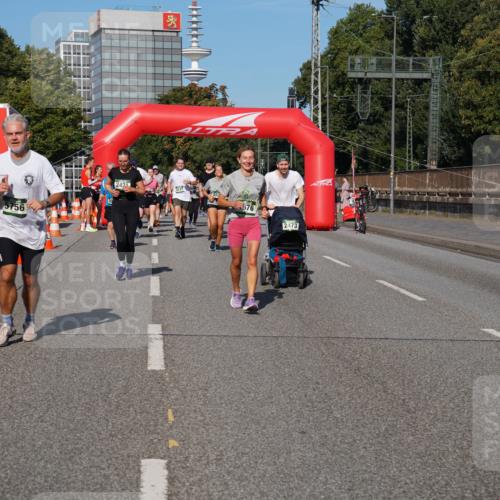 07.09.2025 - BARMER Alsterlauf Yannick Fuchs http://msf.ph/oto/8828056 07.09.2025 10:12:22 Laufen 18, 5756, 243, 676, 2473 meine-sportfotos.de
