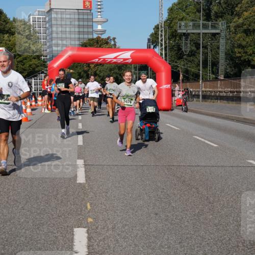 07.09.2025 - BARMER Alsterlauf Yannick Fuchs http://msf.ph/oto/8828057 07.09.2025 10:12:22 Laufen 5756, 2431, 127, 23163, 5676, 2473 meine-sportfotos.de