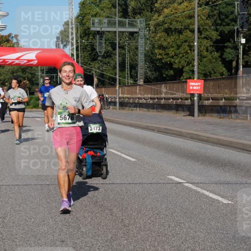 07.09.2025 - BARMER Alsterlauf Yannick Fuchs http://msf.ph/oto/8828065 07.09.2025 10:12:23 Laufen 40, 3127, 5676, 2473 meine-sportfotos.de