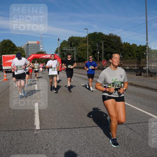 07.09.2025 - BARMER Alsterlauf Yannick Fuchs http://msf.ph/oto/8828086 07.09.2025 10:12:30 Laufen 8468, 263, 3127, 40, 10, 5163 meine-sportfotos.de