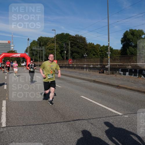07.09.2025 - BARMER Alsterlauf Yannick Fuchs http://msf.ph/oto/8828101 07.09.2025 10:12:33 Laufen 3933, 6110 meine-sportfotos.de