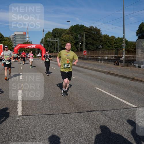 07.09.2025 - BARMER Alsterlauf Yannick Fuchs http://msf.ph/oto/8828102 07.09.2025 10:12:33 Laufen 4994, 3933, 6110 meine-sportfotos.de