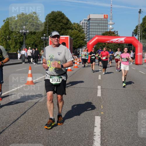 07.09.2025 - BARMER Alsterlauf Yannick Fuchs http://msf.ph/oto/8828106 07.09.2025 10:12:34 Laufen 10, 5261, 4995, 3933, 559 meine-sportfotos.de