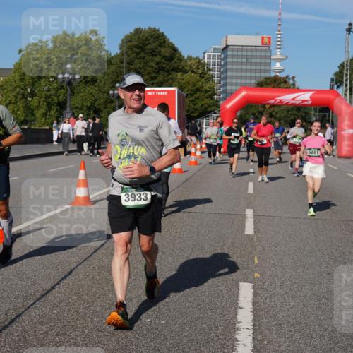 07.09.2025 - BARMER Alsterlauf Yannick Fuchs http://msf.ph/oto/8828107 07.09.2025 10:12:35 Laufen 10, 4995, 3933, 5261, 559 meine-sportfotos.de