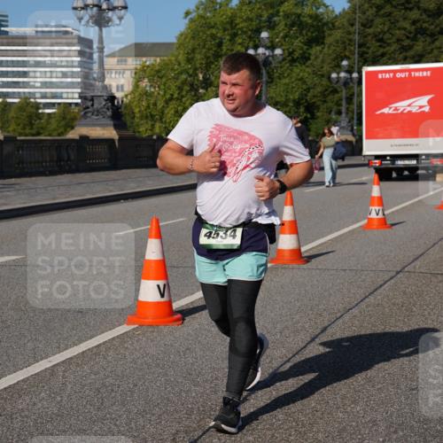 07.09.2025 - BARMER Alsterlauf Yannick Fuchs http://msf.ph/oto/8828115 07.09.2025 10:12:37 Laufen 20, 4534, 2031, 8138 meine-sportfotos.de