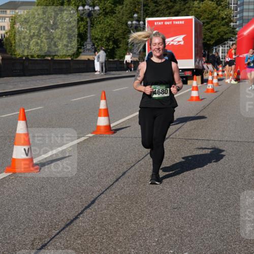 07.09.2025 - BARMER Alsterlauf Yannick Fuchs http://msf.ph/oto/8828236 07.09.2025 10:13:09 Laufen 4680, 2470 meine-sportfotos.de