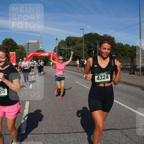 07.09.2025 - BARMER Alsterlauf Yannick Fuchs http://msf.ph/oto/8828283 07.09.2025 10:13:20 Laufen 6600, 4325, 2720, 3231, 4324 meine-sportfotos.de
