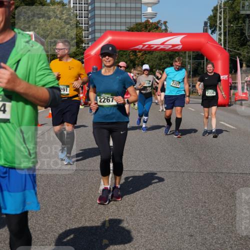 07.09.2025 - BARMER Alsterlauf Yannick Fuchs http://msf.ph/oto/8828527 07.09.2025 10:14:40 Laufen 4394, 291, 2267, 186, 2337, 2336 meine-sportfotos.de