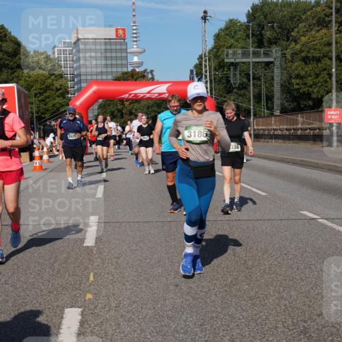 07.09.2025 - BARMER Alsterlauf Yannick Fuchs http://msf.ph/oto/8828538 07.09.2025 10:14:44 Laufen 2099, 2625, 3848, 3186, 336 meine-sportfotos.de