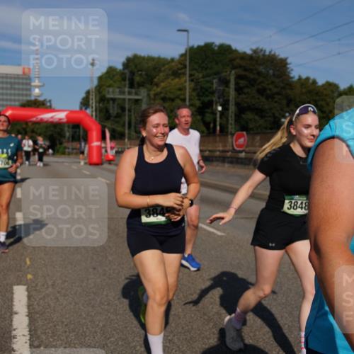07.09.2025 - BARMER Alsterlauf Yannick Fuchs http://msf.ph/oto/8828556 07.09.2025 10:14:51 Laufen 3845, 3848, 2 meine-sportfotos.de