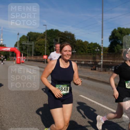 07.09.2025 - BARMER Alsterlauf Yannick Fuchs http://msf.ph/oto/8828560 07.09.2025 10:14:51 Laufen 3849, 3848 meine-sportfotos.de