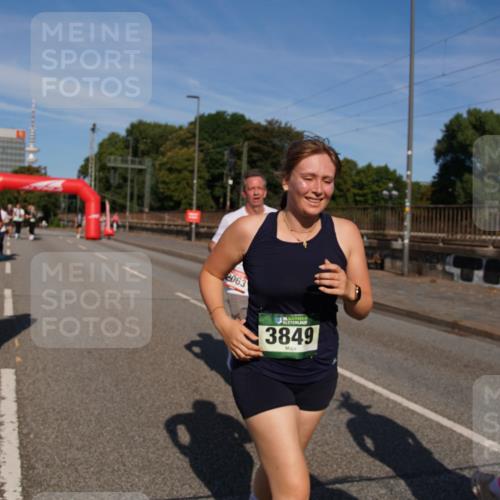 07.09.2025 - BARMER Alsterlauf Yannick Fuchs http://msf.ph/oto/8828561 07.09.2025 10:14:51 Laufen 5706, 2063, 36, 3849, 3848 meine-sportfotos.de