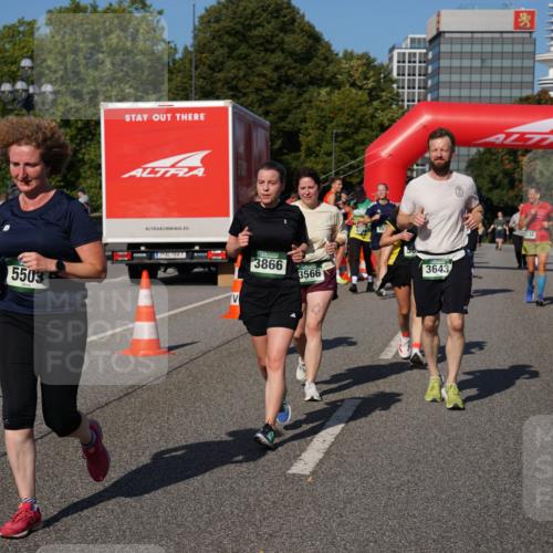 07.09.2025 - BARMER Alsterlauf Yannick Fuchs http://msf.ph/oto/8828652 07.09.2025 10:15:22 Laufen 5503, 3866, 3566, 3643 meine-sportfotos.de