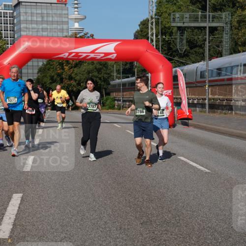 07.09.2025 - BARMER Alsterlauf Yannick Fuchs http://msf.ph/oto/8828720 07.09.2025 10:15:47 Laufen 5332, 2928, 5331, 3787, 2983, 3786, 145 meine-sportfotos.de