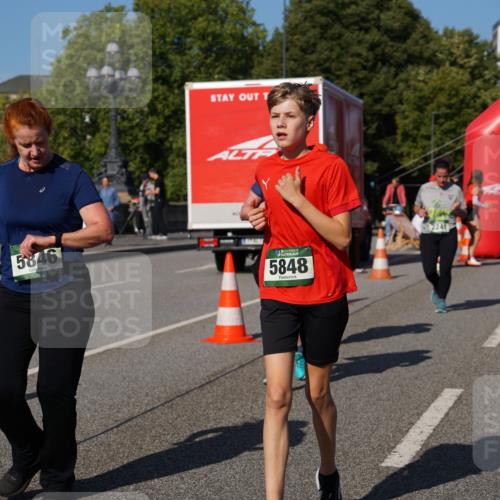 07.09.2025 - BARMER Alsterlauf Yannick Fuchs http://msf.ph/oto/8828879 07.09.2025 10:16:47 Laufen 5846, 5848 meine-sportfotos.de