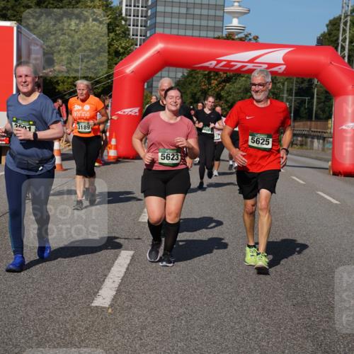 07.09.2025 - BARMER Alsterlauf Yannick Fuchs http://msf.ph/oto/8828902 07.09.2025 10:16:56 Laufen 2001, 3189, 5623, 400, 5625 meine-sportfotos.de