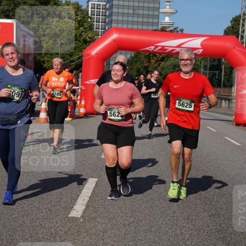 07.09.2025 - BARMER Alsterlauf Yannick Fuchs http://msf.ph/oto/8828904 07.09.2025 10:16:56 Laufen 2091, 3189, 562, 4003, 5625 meine-sportfotos.de