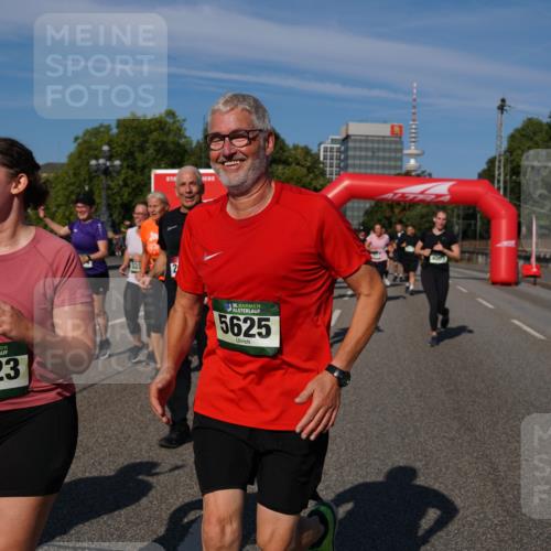 07.09.2025 - BARMER Alsterlauf Yannick Fuchs http://msf.ph/oto/8828917 07.09.2025 10:16:59 Laufen 5623, 2, 36, 5625, 400 meine-sportfotos.de