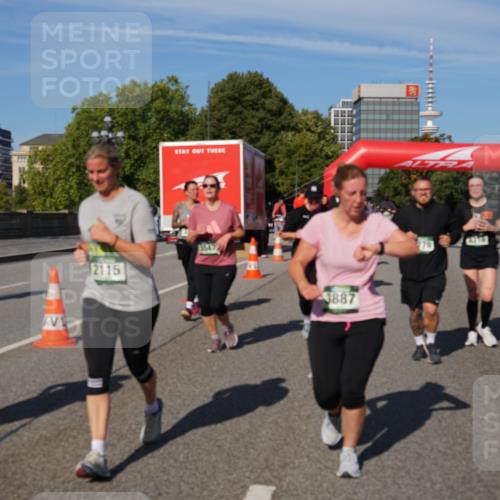 07.09.2025 - BARMER Alsterlauf Yannick Fuchs http://msf.ph/oto/8828936 07.09.2025 10:17:05 Laufen 2115, 35, 474, 3887 meine-sportfotos.de