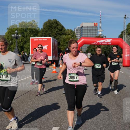 07.09.2025 - BARMER Alsterlauf Yannick Fuchs http://msf.ph/oto/8828938 07.09.2025 10:17:05 Laufen 2115, 10, 32, 3547, 3887, 4316, 3779 meine-sportfotos.de