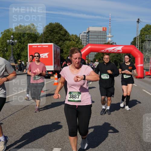 07.09.2025 - BARMER Alsterlauf Yannick Fuchs http://msf.ph/oto/8828939 07.09.2025 10:17:05 Laufen 2115, 3887, 3779, 4316 meine-sportfotos.de
