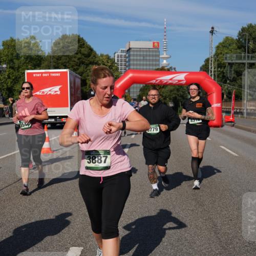 07.09.2025 - BARMER Alsterlauf Yannick Fuchs http://msf.ph/oto/8828941 07.09.2025 10:17:06 Laufen 36, 3887, 779, 431 meine-sportfotos.de